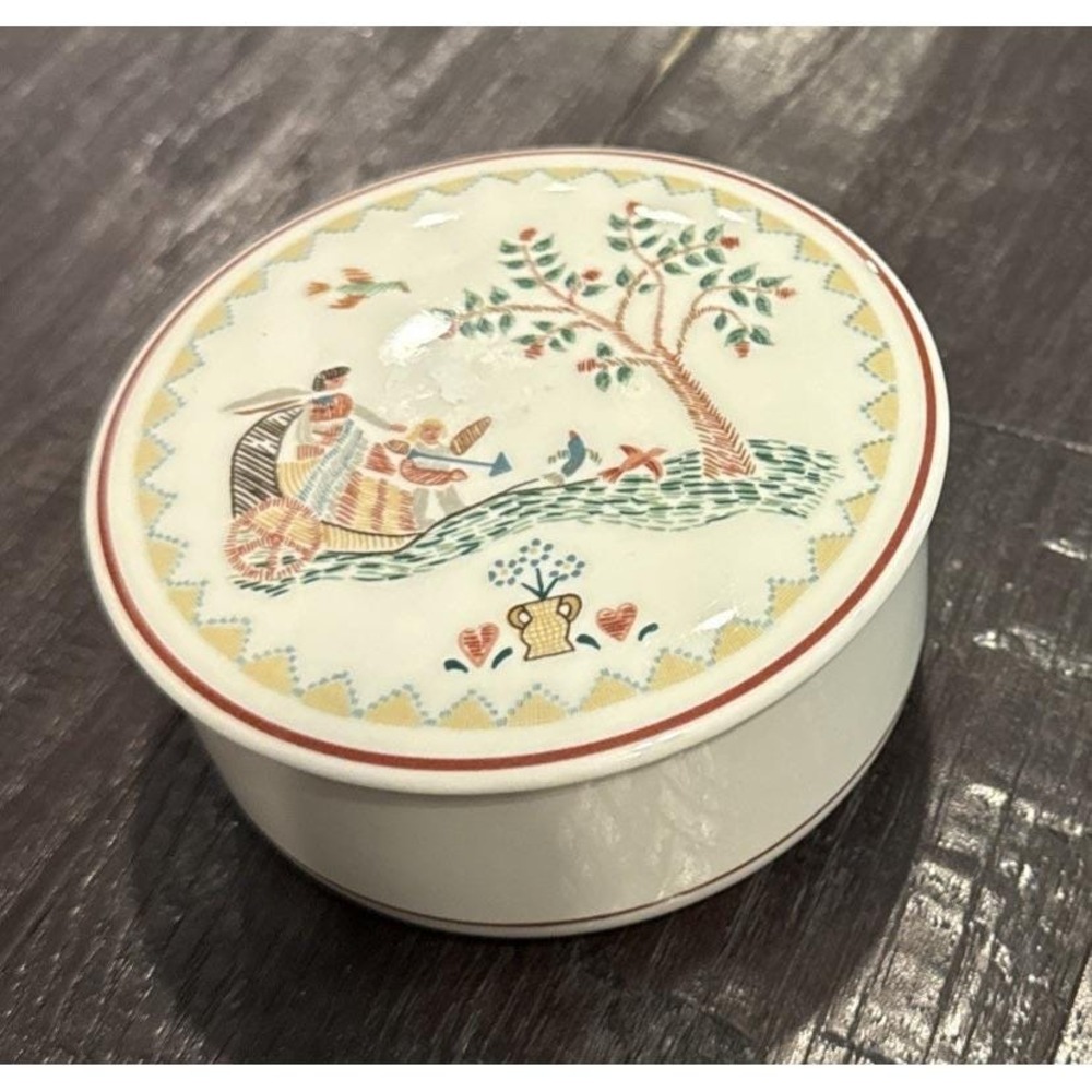 Villeroy Boch 1981 American Sampler Trinket Box Porcelain Luxembourg Vintage